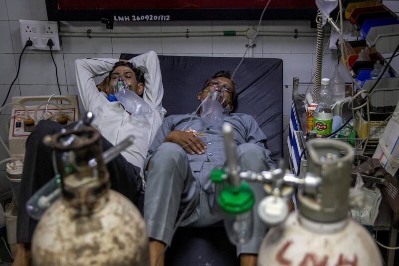 FILE PHOTO: Patients suffering from the coronavirus disease (COVID-19) get treatment at the casualty ward in Lok Nayak Jai Prakash (LNJP) hospital, amidst the spread of the disease in New Delhi, India April 15, 2021.  REUTERS / Danish Siddiqui / File Photo   To match Special Report AFGHANISTAN-CONFLICT / REUTERS-SIDDIQUI