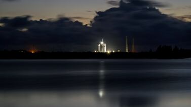 A SpaceX Falcon 9 rocket with the Crew Dragon capsule stands on Pad-39A before sunrise in preparation for a mission to carry four crew members to the International Space Station from NASA's Kennedy Space Center in Cape Canaveral, Florida, U. S.  October 4, 2022.  REUTERS / Steve Nesius