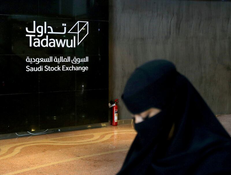 FILE PHOTO: Saudi woman walks at the Saudi stock market (Tadawul), in Riyadh, Saudi Arabia March 9, 2020.   REUTERS / Ahmed Yosri /  / File Photo