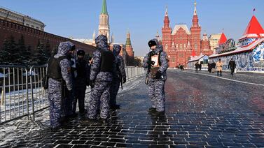 Russian National Guard (Rosgvardiya) officers patrol on Red Square prior to Russian President Vladimir Putin's annual state of the nation address, in central Moscow on February 21, 2023.  (Photo by Kirill KUDRYAVTSEV  /  AFP)