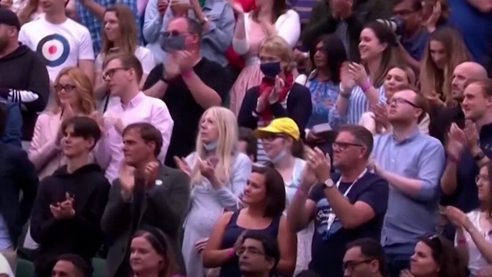 Vaccine developers receive standing ovation at Wimbledon - Jake